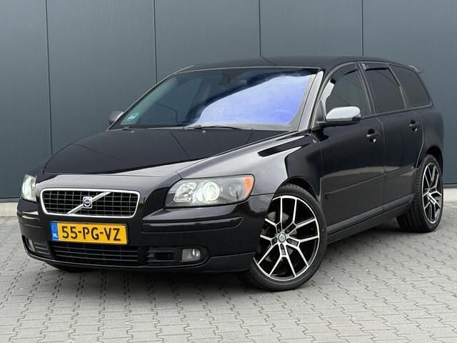 Zwart Occasion 2004 Volvo V50 Stationwagen | € 3.990 (Duur) - Afbeelding 1/4