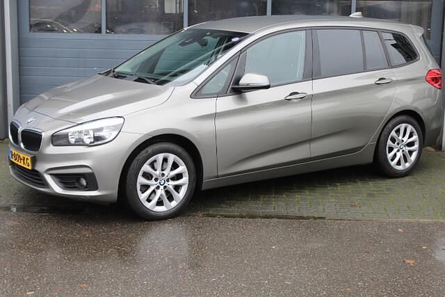 Bruin Gebruikt 2015 BMW 220 Gran Tourer MPV | € 11.749 - Afbeelding 1/4