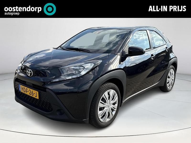 Zwart Gebruikt 2025 Toyota Aygo X Play SUV | € 18.950 - Afbeelding 1/4