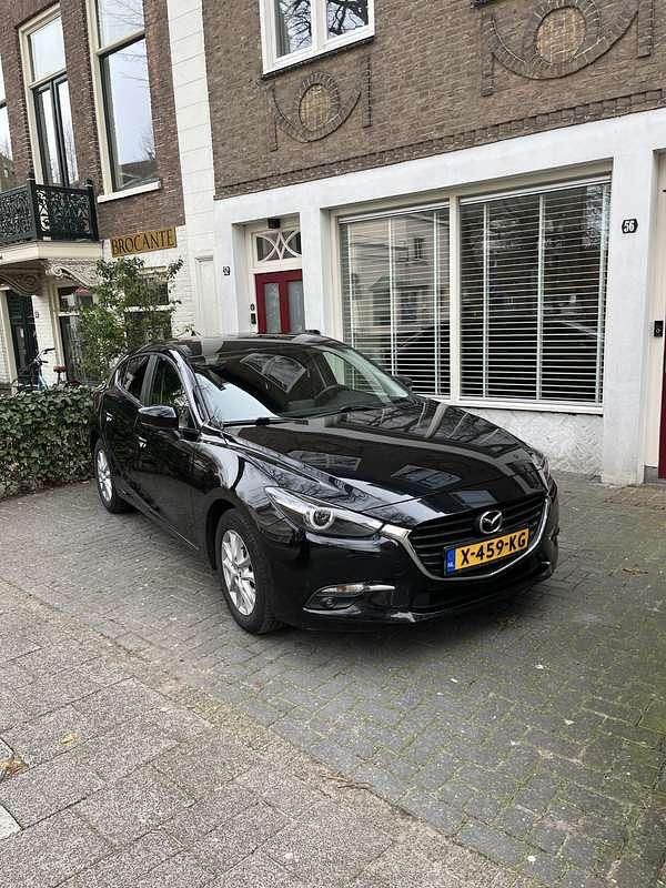 Zwart Occasion 2017 Mazda 3 Hatchback | € 13.250 (Eerlijke prijs) - Afbeelding 1/4