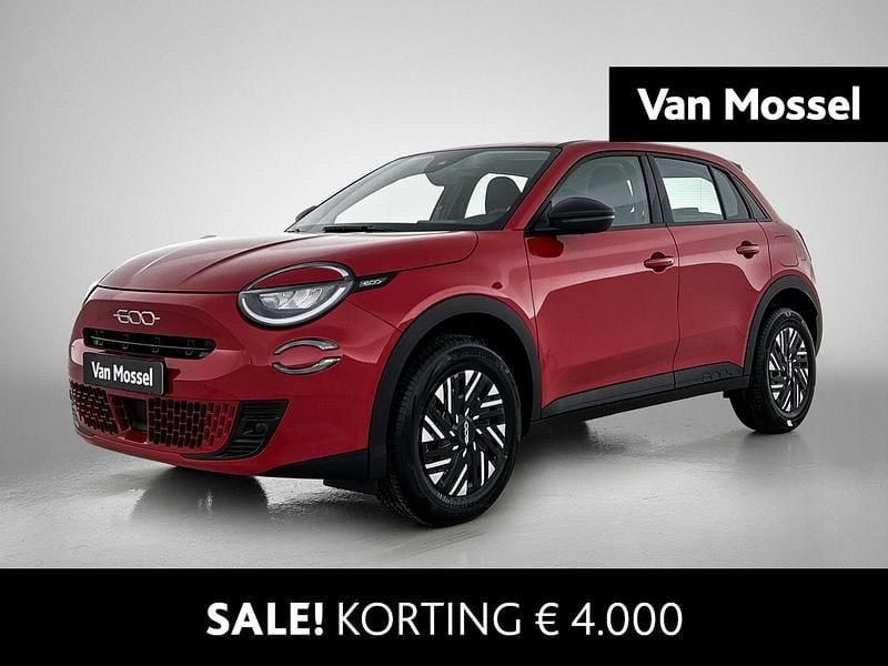 Rood Nieuw 2025 Fiat 600 Urban SUV | € 26.990 (Super prijs) - Afbeelding 1/4