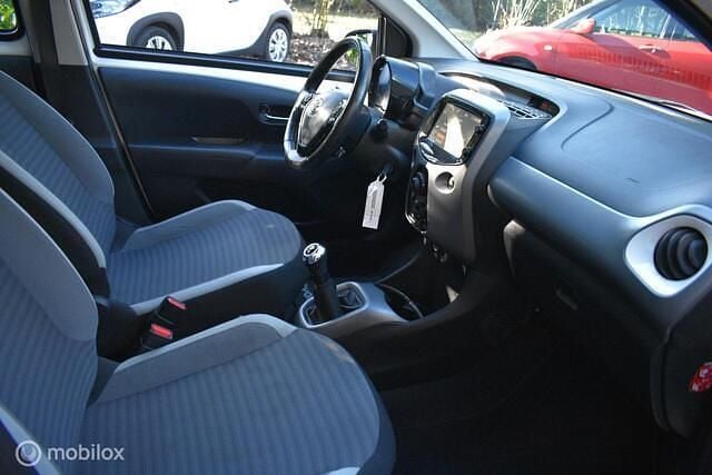 Occasion Toyota Aygo X-play 72 PK (52 kW) 2019 Wit Hatchback