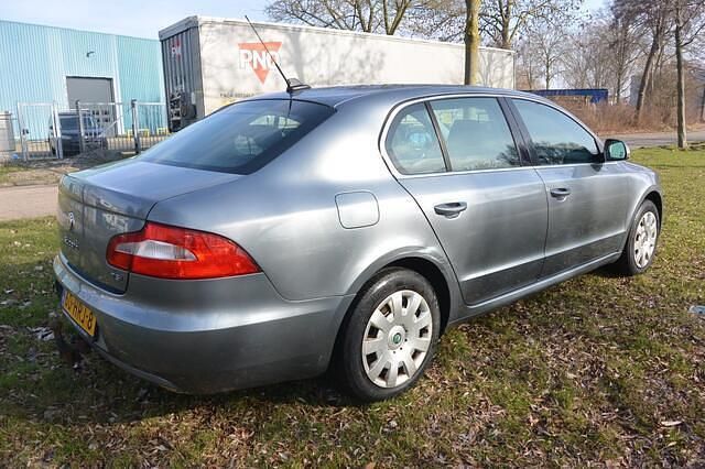 Occasion Skoda Superb Comfort 125 PK (91 kW) 2009 Blauw Hatchback
