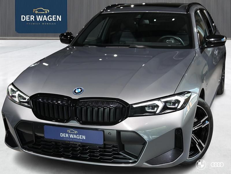Grijs Gebruikt 2022 BMW 330e M Sport Stationwagen | € 42.900 (Duur) - Afbeelding 1/4