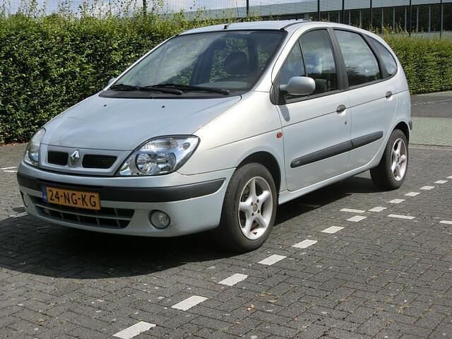 Grijs Gebruikt 2003 Renault Scénic Authentique MPV | € 1.249 (Eerlijke prijs) - Afbeelding 1/4