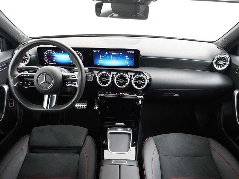 Occasion Mercedes A180 AMG line 136 PK (100 kW) 2024 Zwart Sedan