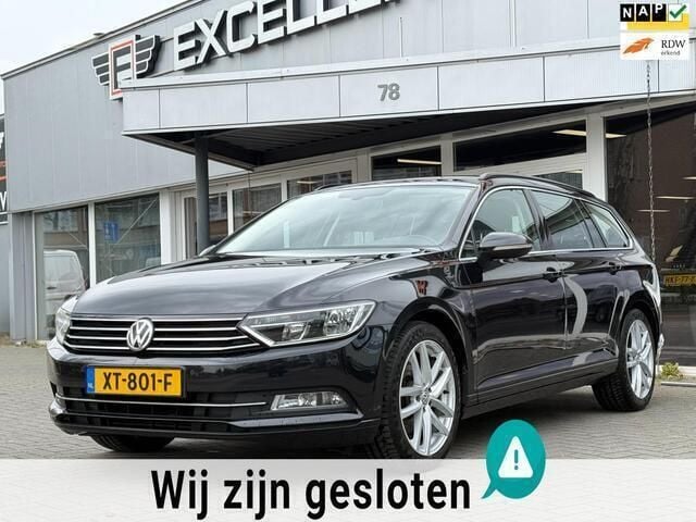 Zwart Gebruikt 2015 VW Passat Highline Stationwagen | € 8.950 (Eerlijke prijs) - Afbeelding 1/4