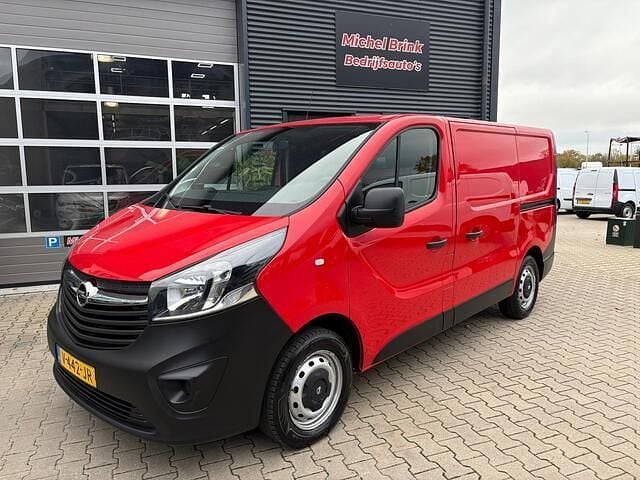 Rood Occasion 2017 Opel Vivaro Sport MPV | € 6.950 - Afbeelding 1/4