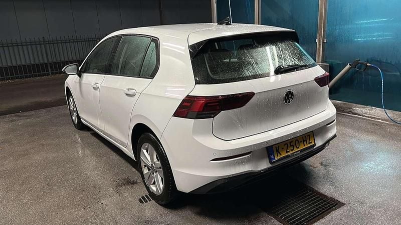 Wit Gebruikt 2021 VW Golf Life Coupé | € 16.000 - Afbeelding 1/4