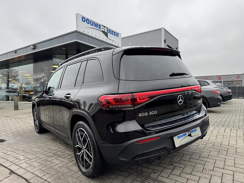 Occasion Mercedes EQB300 AMG line 168 kW (229 PK) 2022 Zwart SUV