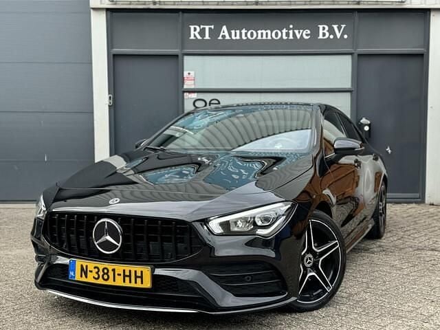 Zwart Gebruikt 2021 Mercedes CLA180 AMG Sedan | € 26.950 (Goede deal) - Afbeelding 1/4