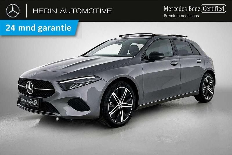 Grijs Gebruikt 2025 Mercedes A250 Luxury Hatchback | € 46.435 - Afbeelding 1/3