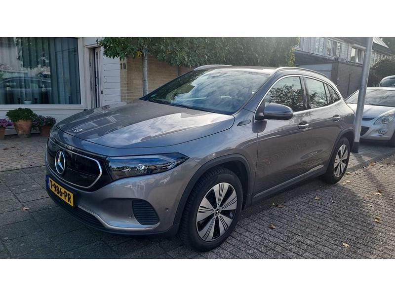 Grijs Gebruikt 2022 Mercedes EQA250 Business SUV | € 31.500 (Eerlijke prijs) - Afbeelding 1/4