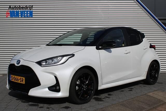 Wit Gebruikt 2022 Toyota Yaris Executive Hatchback | € 21.945 (Eerlijke prijs) - Afbeelding 1/4
