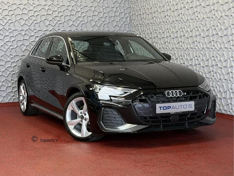 Zwart Occasion 2025 Audi A3 Sportback Advanced Hatchback | € 39.940 (Eerlijke prijs) - Afbeelding 1/4