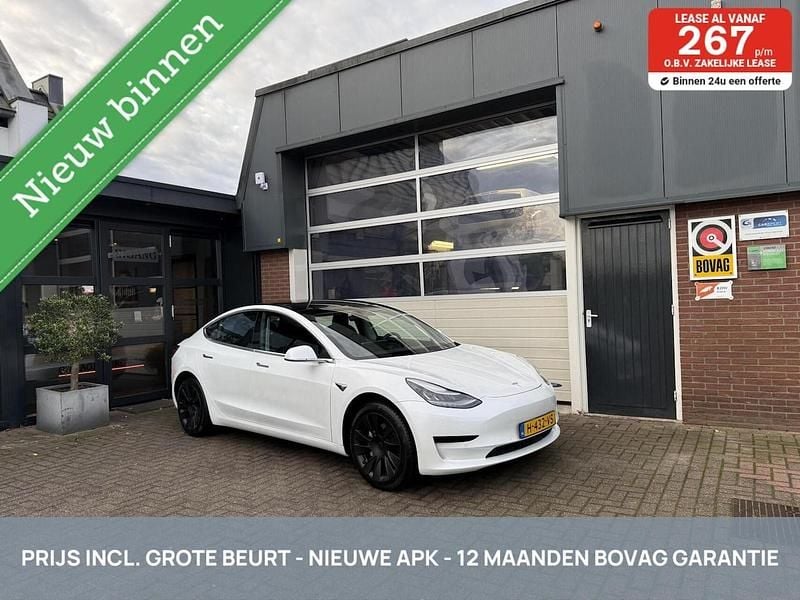 Wit (metallic) Gebruikt 2020 Tesla Model 3 Standard Range Sedan | € 19.950 (Eerlijke prijs) - Afbeelding 1/4