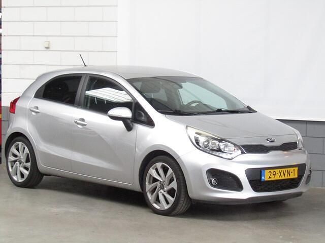 Grijs Occasion 2013 Kia Rio Hatchback | € 3.250 (Eerlijke prijs) - Afbeelding 1/4