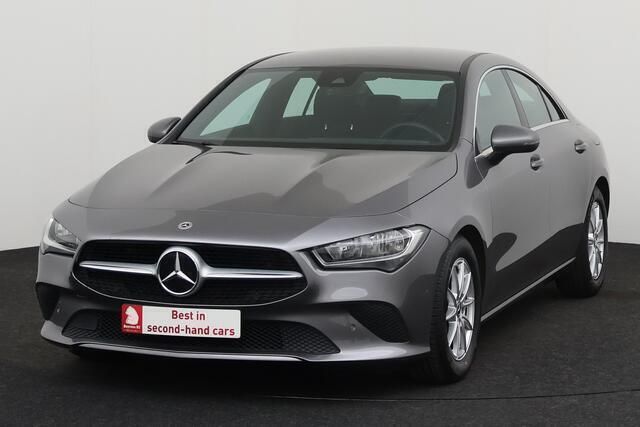Grijs Gebruikt 2022 Mercedes CLA180 Sedan | € 27.995 (Eerlijke prijs) - Afbeelding 1/4