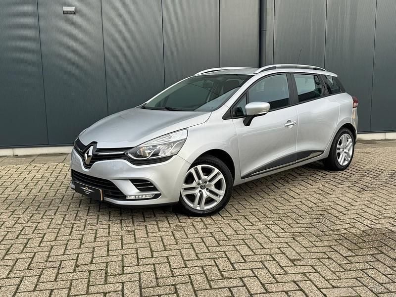 Grijs (metallic) Occasion 2018 Renault Clio GrandTour Life Stationwagen | € 6.740 (Super prijs) - Afbeelding 1/4