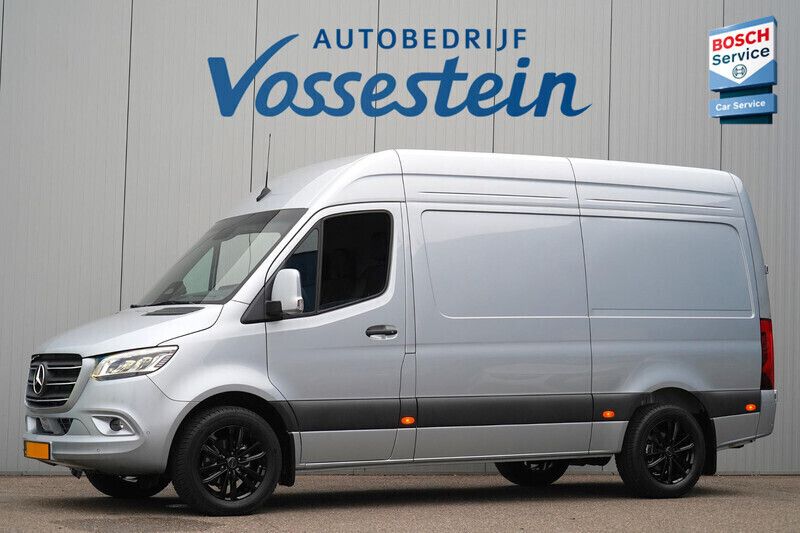 Grijs Nieuw 2024 Mercedes Sprinter Van | € 64.900 - Afbeelding 1/4