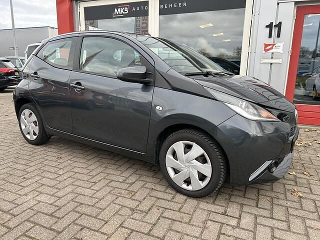 Grijs Gebruikt 2016 Toyota Aygo Hatchback | € 5.950 (Goede deal) - Afbeelding 1/4