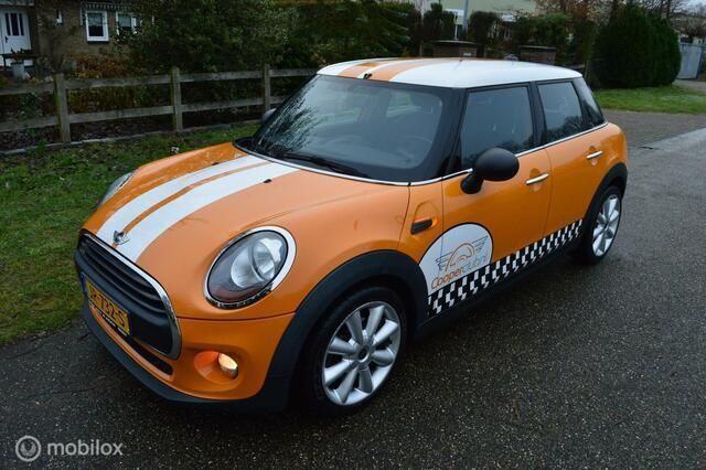 Oranje Gebruikt 2016 Mini ONE Business Hatchback | € 4.999 - Afbeelding 1/4