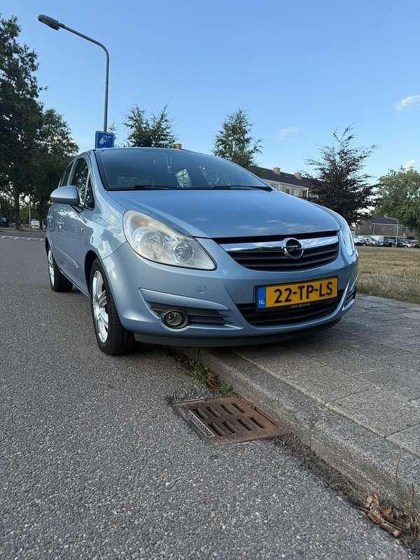 Gebruikt 2006 Opel Corsa Edition Sedan | € 1.500 (Eerlijke prijs) - Afbeelding 1/4