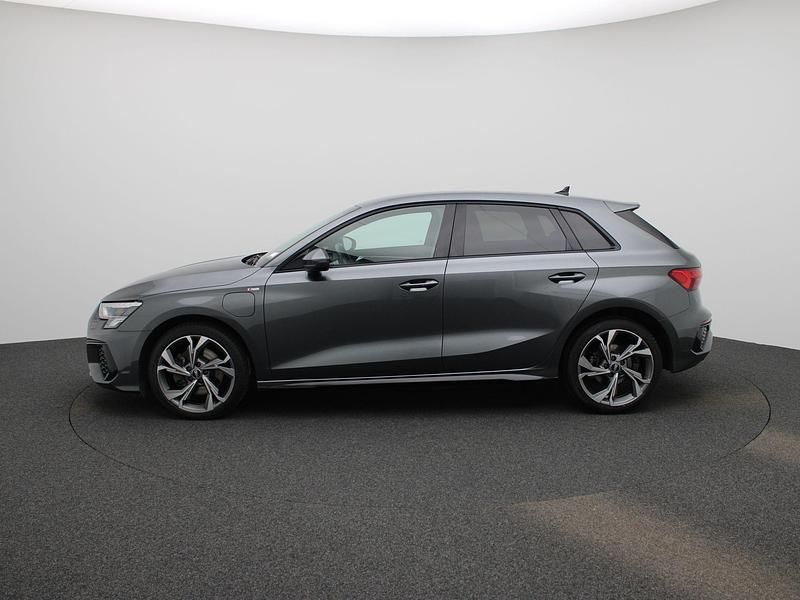 Occasion Audi A3 Sportback Business 204 PK (150 kW) 2022 Grijs Hatchback