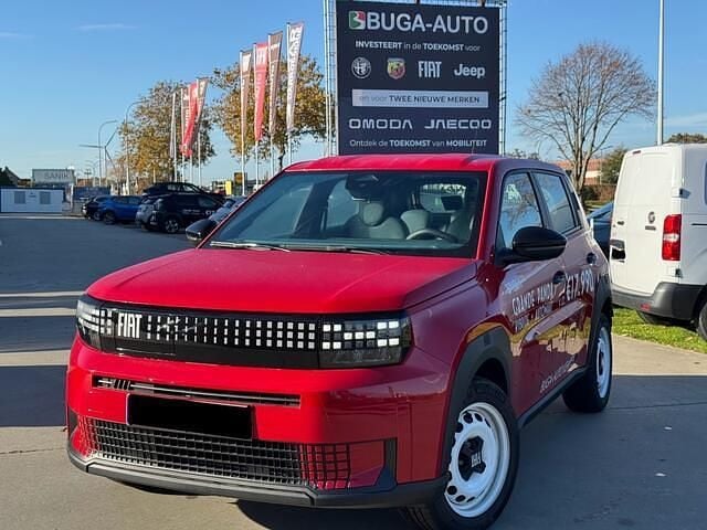 Rood Nieuw 2025 Fiat Grande Panda Hatchback | € 21.900 (Super prijs) - Afbeelding 1/4