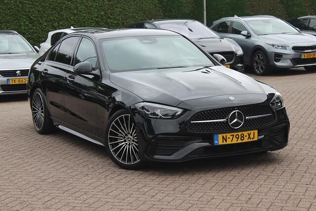 Zwart Gebruikt 2021 Mercedes C180 AMG line Sedan | € 36.950 (Eerlijke prijs) - Afbeelding 1/4
