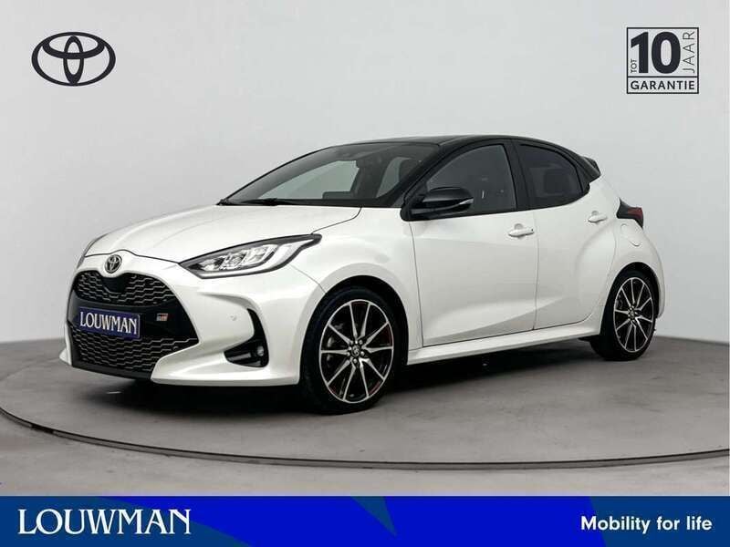 Wit Gebruikt 2023 Toyota Yaris Hybrid Sport Hatchback | € 26.950 (Eerlijke prijs) - Afbeelding 1/3