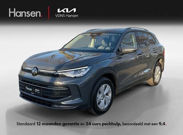 Grijs Gebruikt 2024 VW Tiguan Edition SUV | € 43.945 (Super prijs) - Afbeelding 1/4