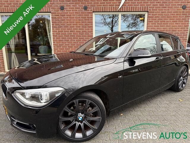 Zwart Gebruikt 2013 BMW 114 Executive Hatchback | € 6.944 (Goede deal) - Afbeelding 1/4