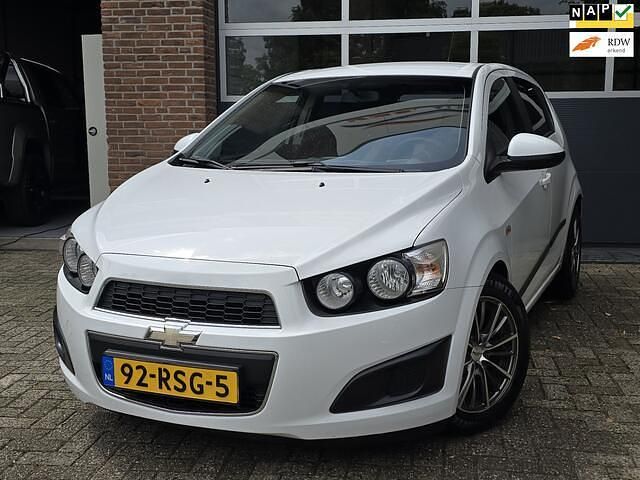 Wit Gebruikt 2011 Chevrolet Aveo LT Hatchback | € 2.495 (Eerlijke prijs) - Afbeelding 1/4