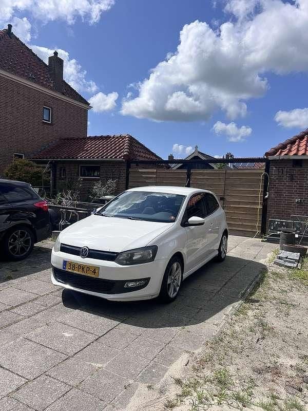 Gebruikt 2011 VW Polo Sedan | € 2.450 (Eerlijke prijs) - Afbeelding 1/4