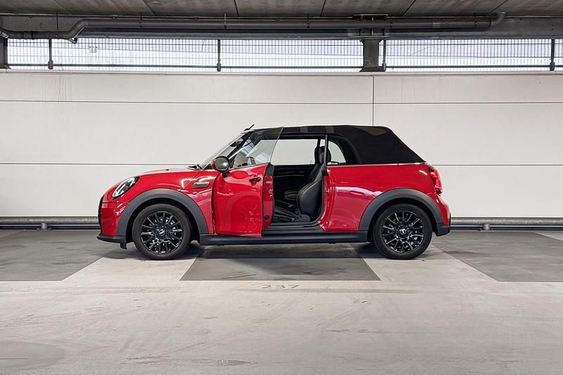 Occasion Mini Cooper Cabriolet Business 102 PK (75 kW) 2021 Chili red Cabriolet