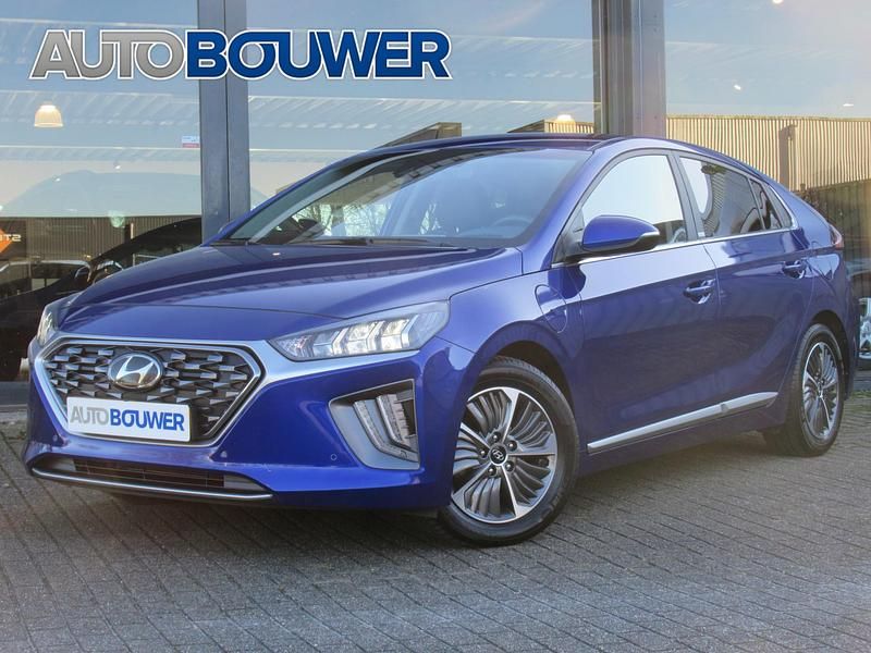 Blauw Occasion 2021 Hyundai Ioniq Premium Hatchback | € 22.990 (Iets duurder) - Afbeelding 1/4