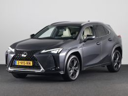 Sonic grey metallic (grijs metallic) Gebruikt 2024 Lexus UX 300e Luxury Line SUV | € 48.945 - Afbeelding 1/3