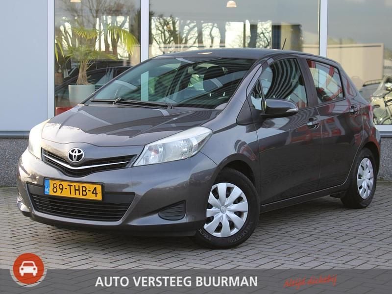 Grijs Occasion 2012 Toyota Yaris Hatchback | € 5.700 (Eerlijke prijs) - Afbeelding 1/4