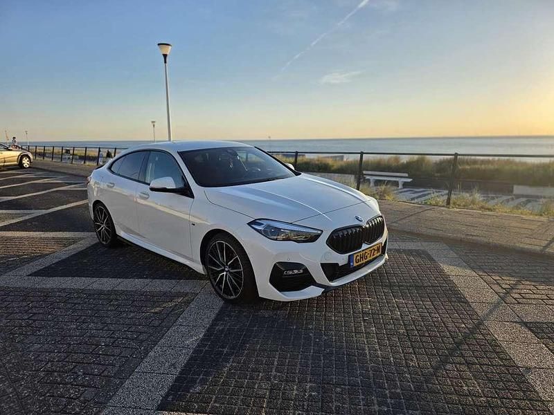 Wit Gebruikt 2020 BMW 218 Sedan | € 29.995 (Duur) - Afbeelding 1/4