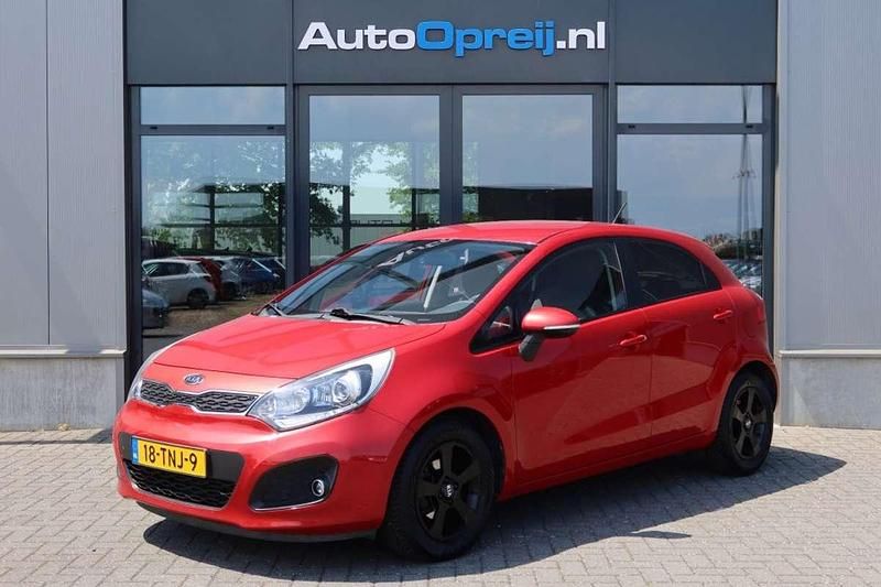 Rood Gebruikt 2012 Kia Rio Plus Hatchback | € 7.985 (Eerlijke prijs) - Afbeelding 1/4