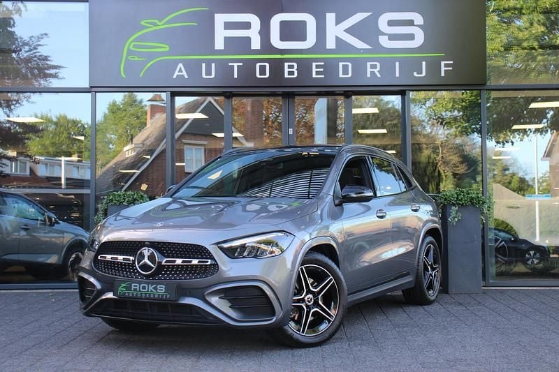 Grijs Gebruikt 2024 Mercedes GLA180 AMG line SUV | € 47.850 (Super prijs) - Afbeelding 1/4