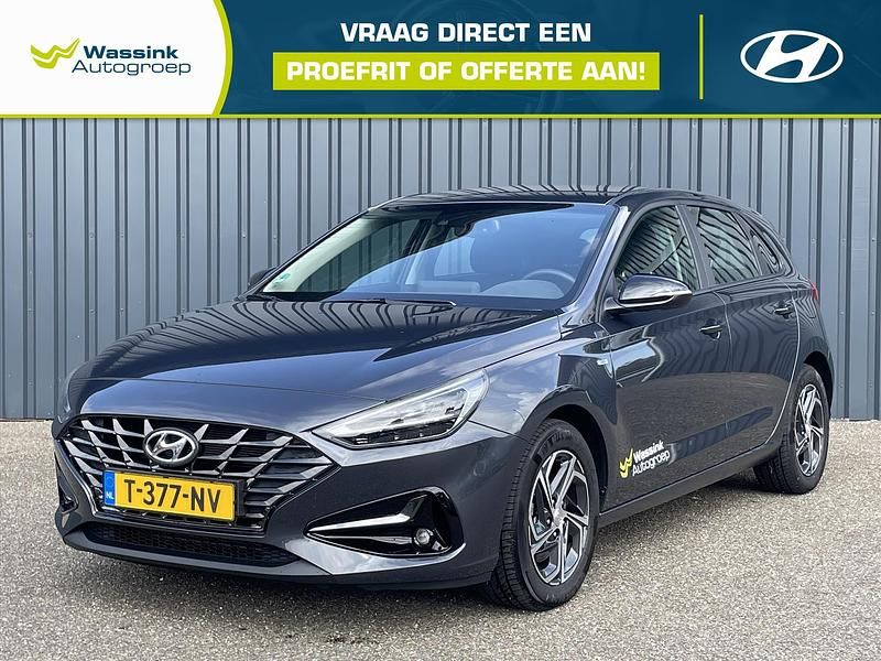 Grijs Gebruikt 2024 Hyundai i30 Comfort Hatchback | € 25.395 (Iets duurder) - Afbeelding 1/4