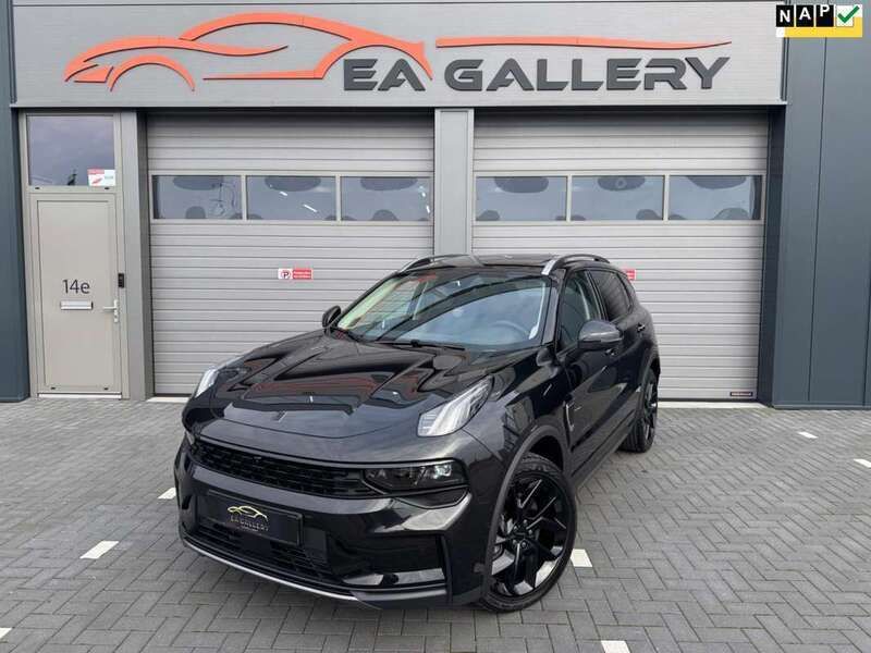 Zwart, metallic lak Gebruikt 2022 Lynk & Co 01 SUV | € 28.440 (Eerlijke prijs) - Afbeelding 1/4