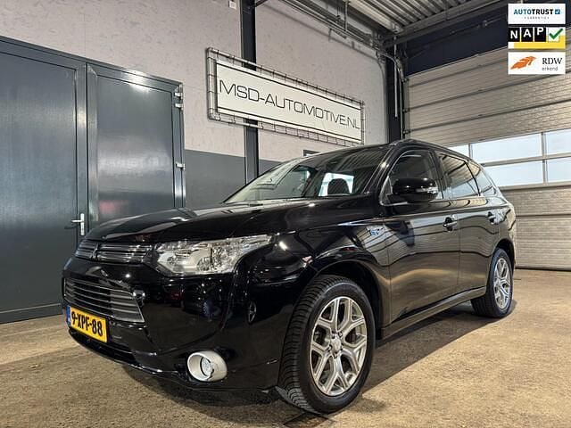 Zwart Gebruikt 2014 Mitsubishi Outlander Edition SUV | € 9.749 (Super prijs) - Afbeelding 1/4