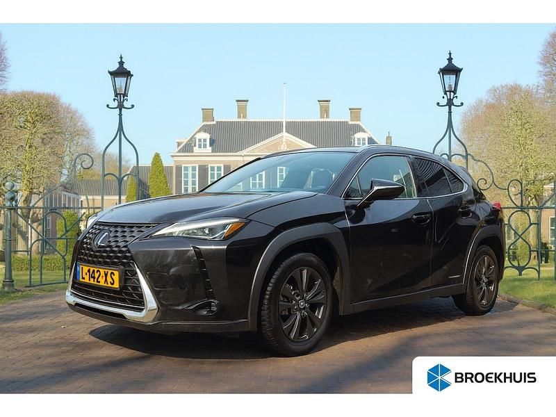 Zwart Gebruikt 2020 Lexus UX 250h Business Edition SUV | € 25.900 (Eerlijke prijs) - Afbeelding 1/3