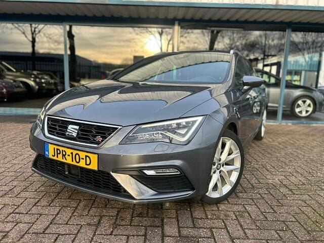 Grijs (metallic) Gebruikt 2018 Seat Leon ST Business Stationwagen | € 17.495 (Eerlijke prijs) - Afbeelding 1/4