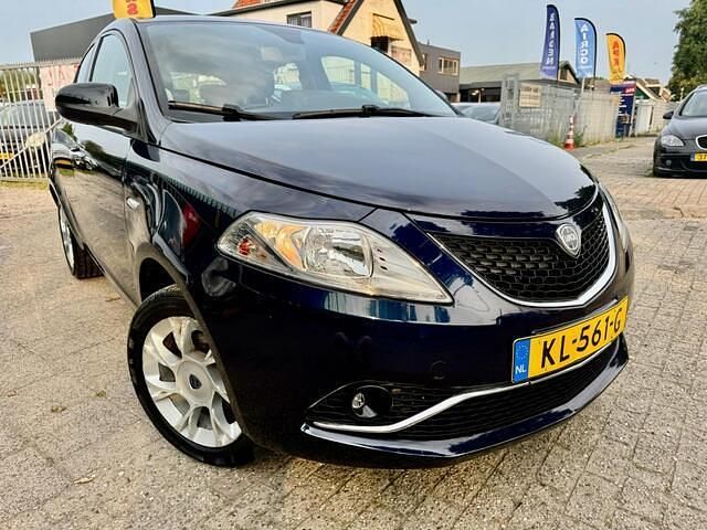 Occasion Lancia Ypsilon 84 PK (61 kW) 2016 Blauw Hatchback
