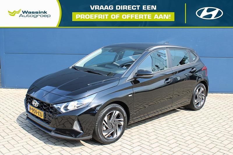 Zwart Gebruikt 2022 Hyundai i20 Comfort Hatchback | € 17.435 (Eerlijke prijs) - Afbeelding 1/4