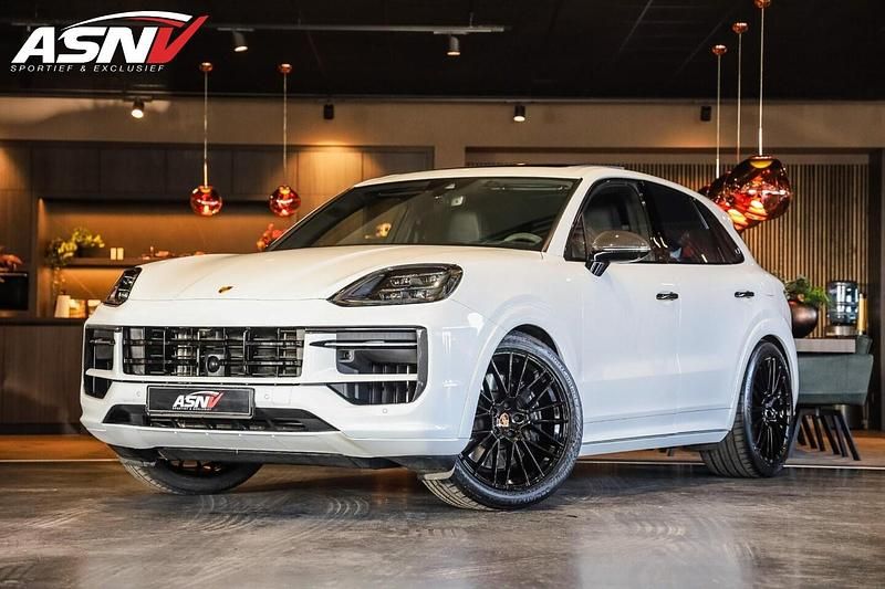 Wit (metallic) Occasion 2024 Porsche Cayenne SUV | € 104.945 - Afbeelding 1/4